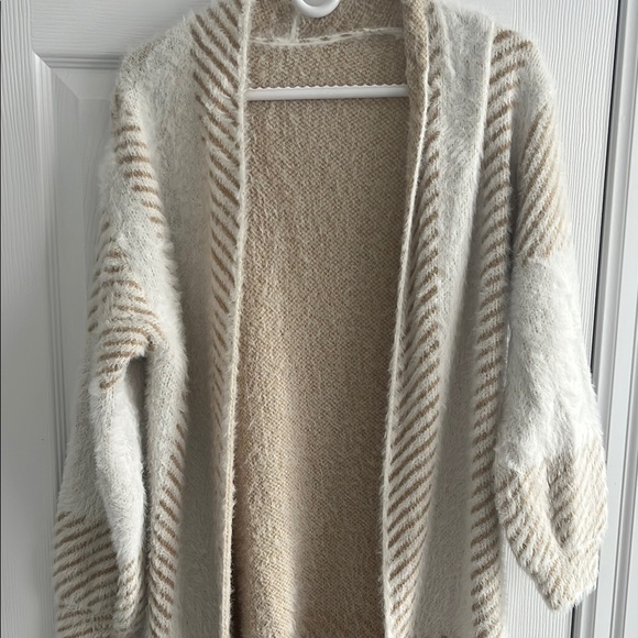 Cozy Beige and White Women's Sweater - Picture 2 of 4